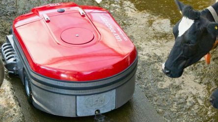 O equipamento é focado em aspirar, ao invés de empurrar, esterco, e apresenta uma mudança notável na manutenção da higiene do piso e, consequentemente, na saúde dos cascos dos animais.