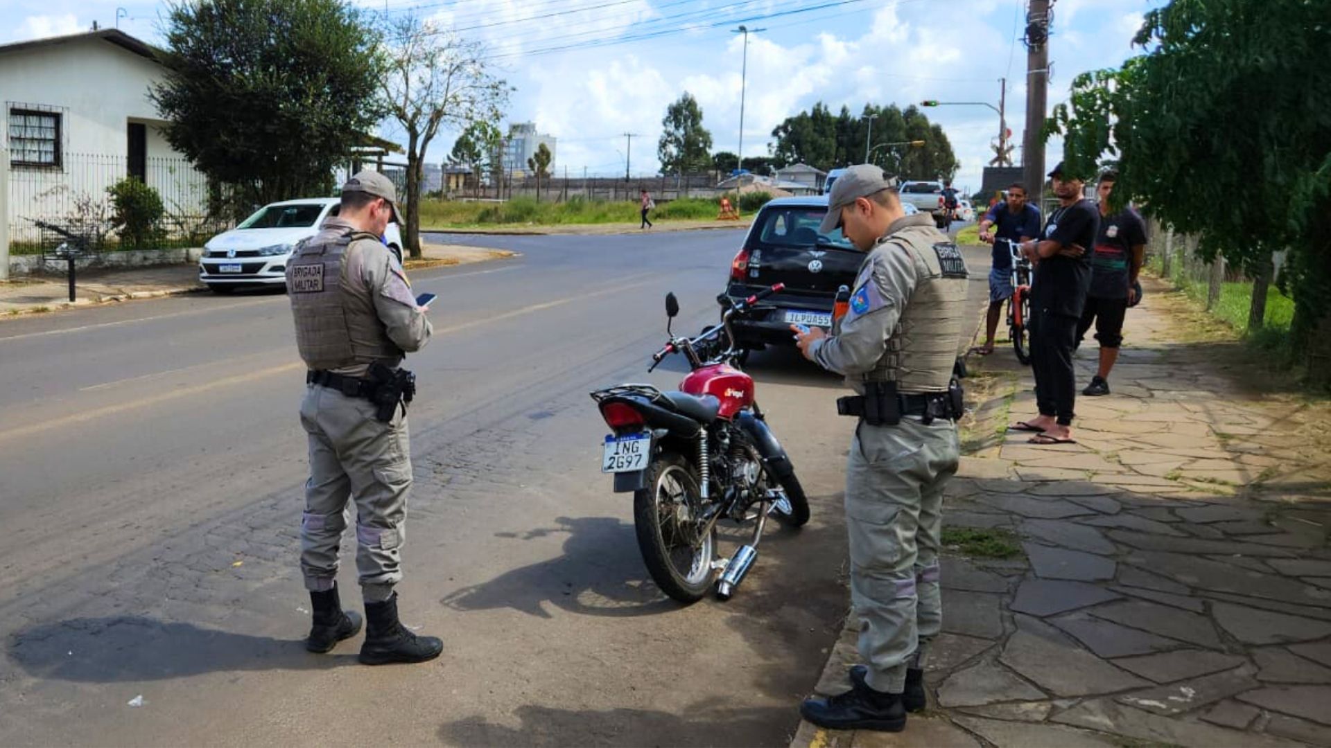 Motociclista ferido após colidir na traseira de veículo em Vacaria