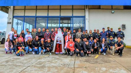 Elfo VI emociona até o Papai Noel