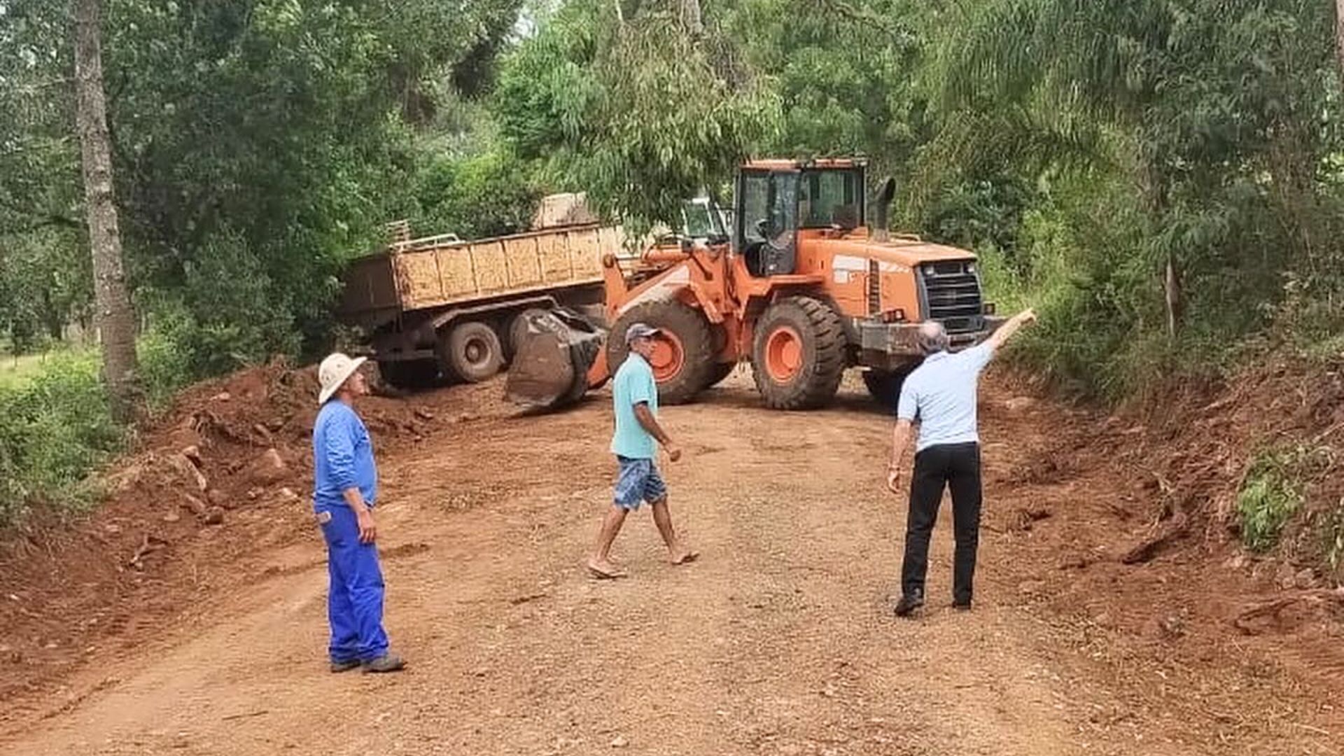 Prefeito de Ipê acompanha as obras