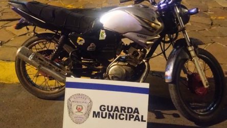 Sem Placa e Sem Habilitação: Condutor de Moto é Detido pela Guarda Municipal