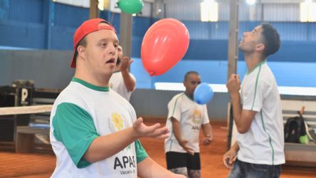 Inclusão e Tênis: Projeto TÔ NO JOGO no Dia da Síndrome de Down