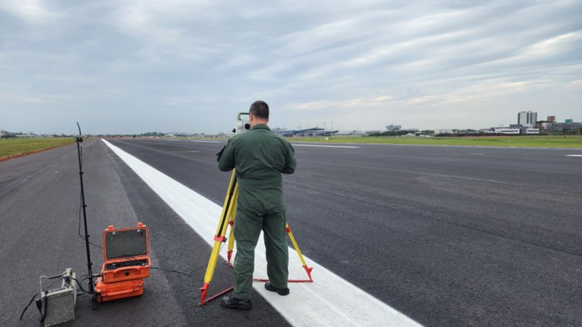 Porto Alegre testa aeronaves da FAB para segurança na retomada do aeroporto