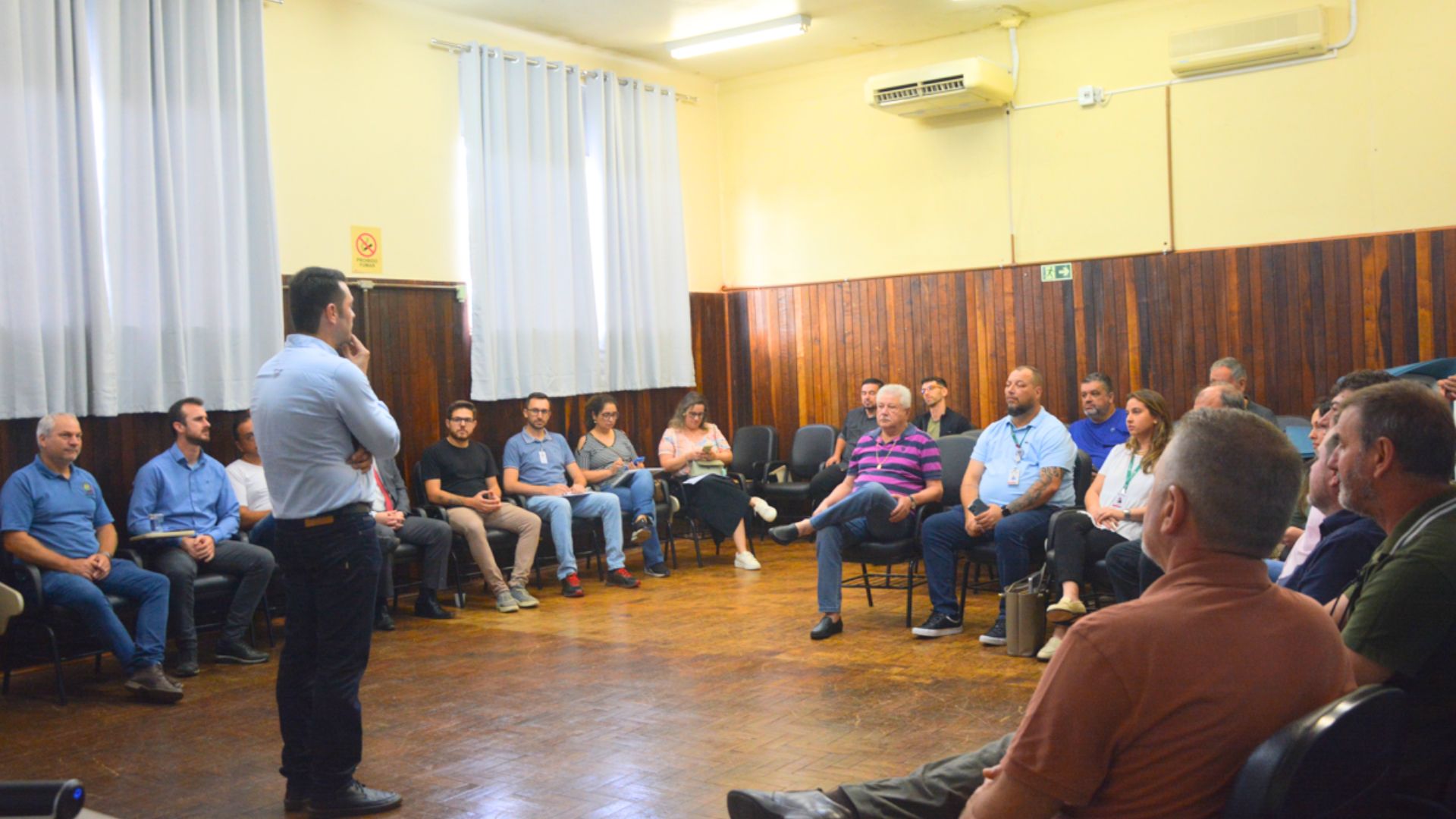 Discuss&atilde;o estrat&eacute;gica para a implanta&ccedil;&atilde;o do servi&ccedil;o de Hemodi&aacute;lise em Lagoa Vermelha, visando beneficiar pacientes locais e de munic&iacute;pios vizinhos. Inclui explica&ccedil;&atilde;o sobre a import&acirc;ncia da Hemodi&aacute;lise.