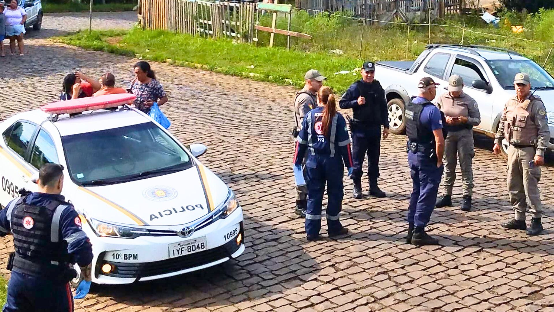 Brigada Militar monitora policiais que realizaram o primeiro socorro.