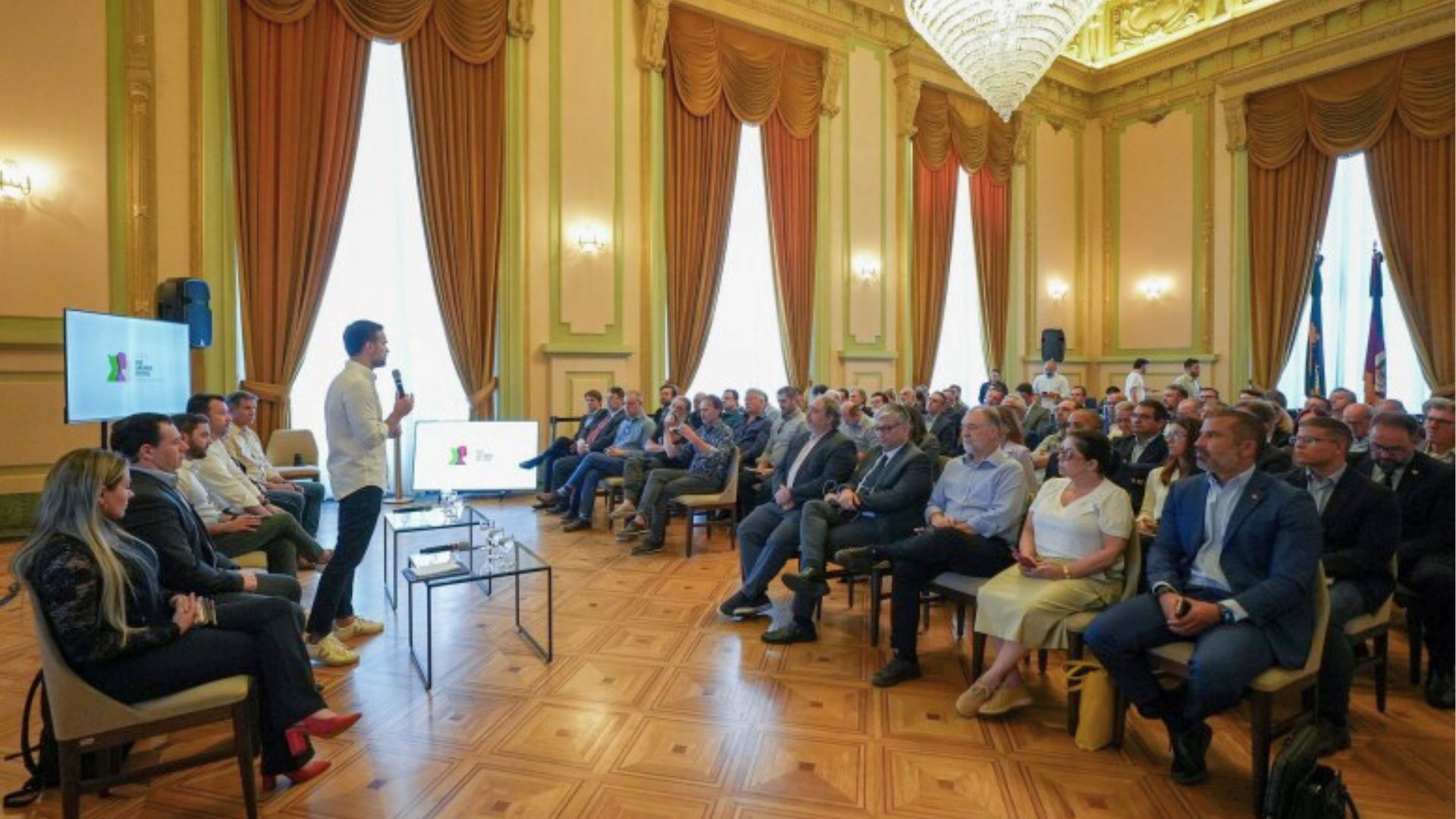 Leite volta a discutir aumento do ICMS ap&oacute;s reuni&atilde;o com empres&aacute;rios