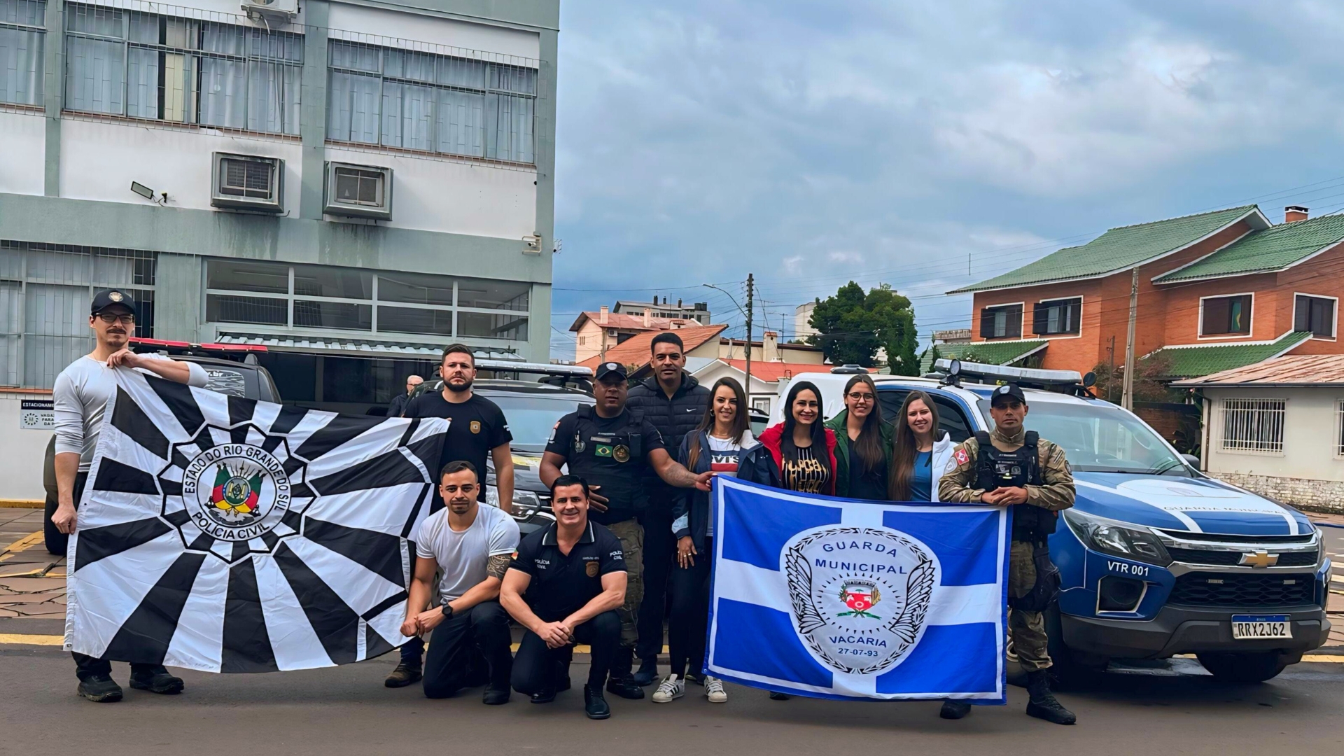 Volunt&aacute;rios de Vacaria e Monte Alegre v&atilde;o para o front