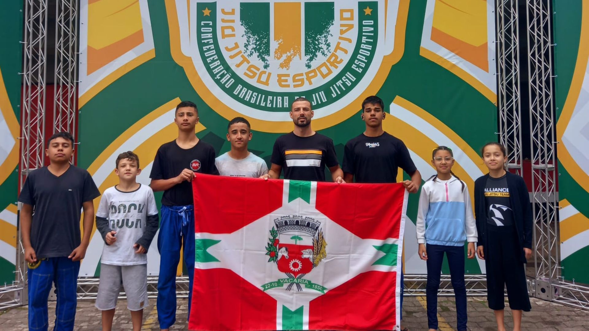 Crian&ccedil;as de Vacaria vencem Campeonato Brasileiro de Jiu Jitsu
