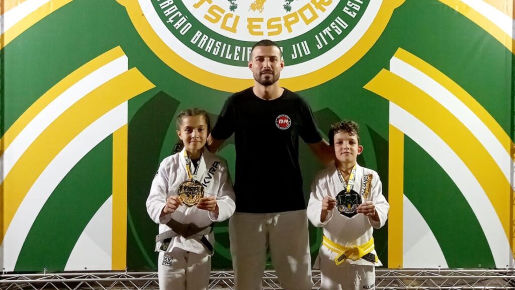 Crianças de Vacaria participam de Campeonato Brasileiro de Jiu Jitsu