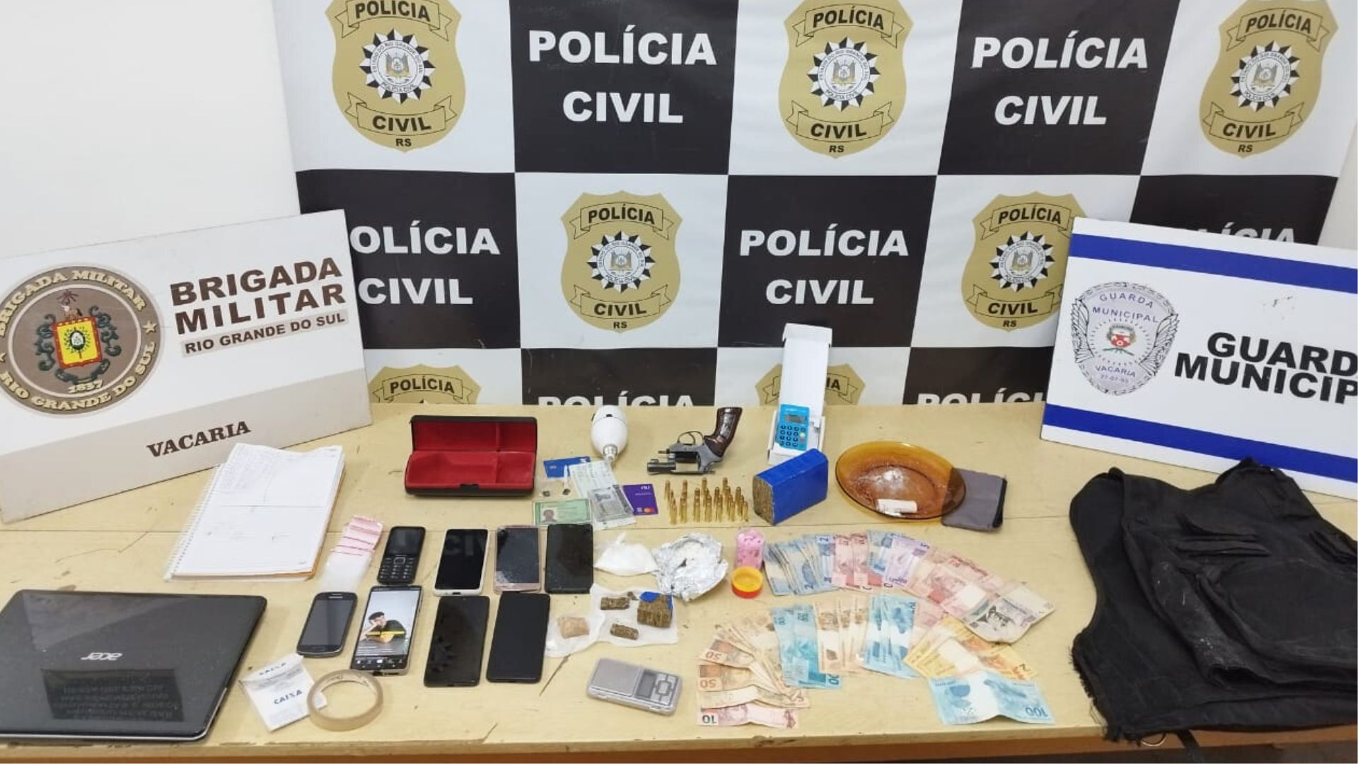 Opera&ccedil;&atilde;o conjunta resulta em pris&atilde;o de traficate no bairro Franciosi