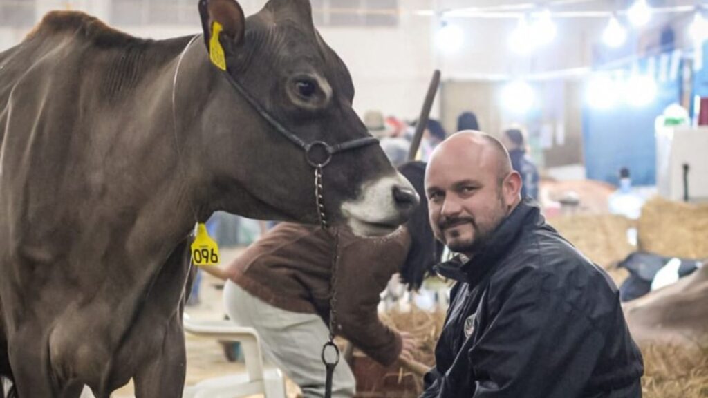 Vener Ebert Enns, da Granja Castelo, de Hulha Negra, vai trazer animais da raça Jersey - Foto: arquivo pessoal