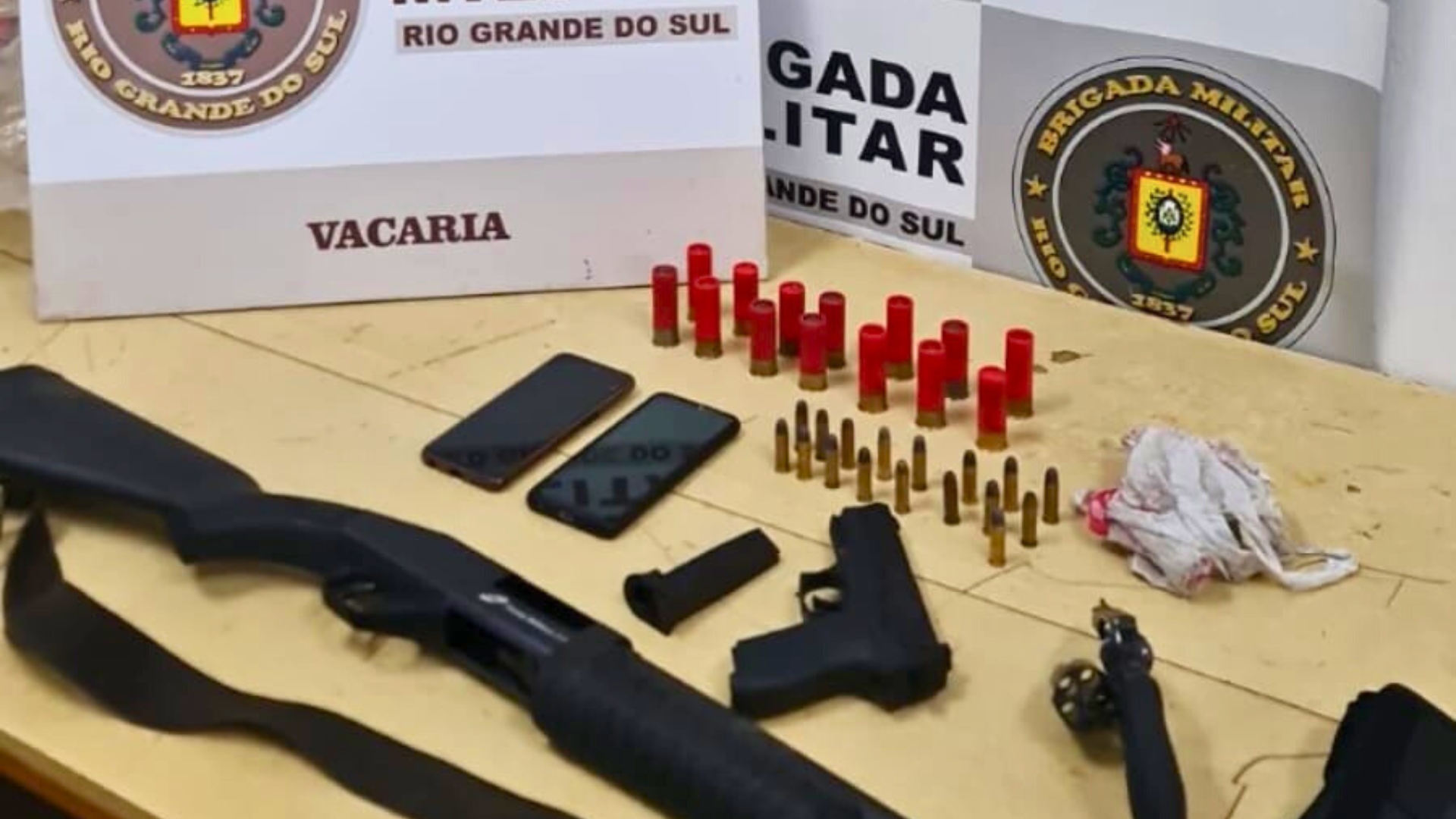 Homem e mulher s&atilde;o presos por posse irregular de arma de fogo em Campestre da Serra