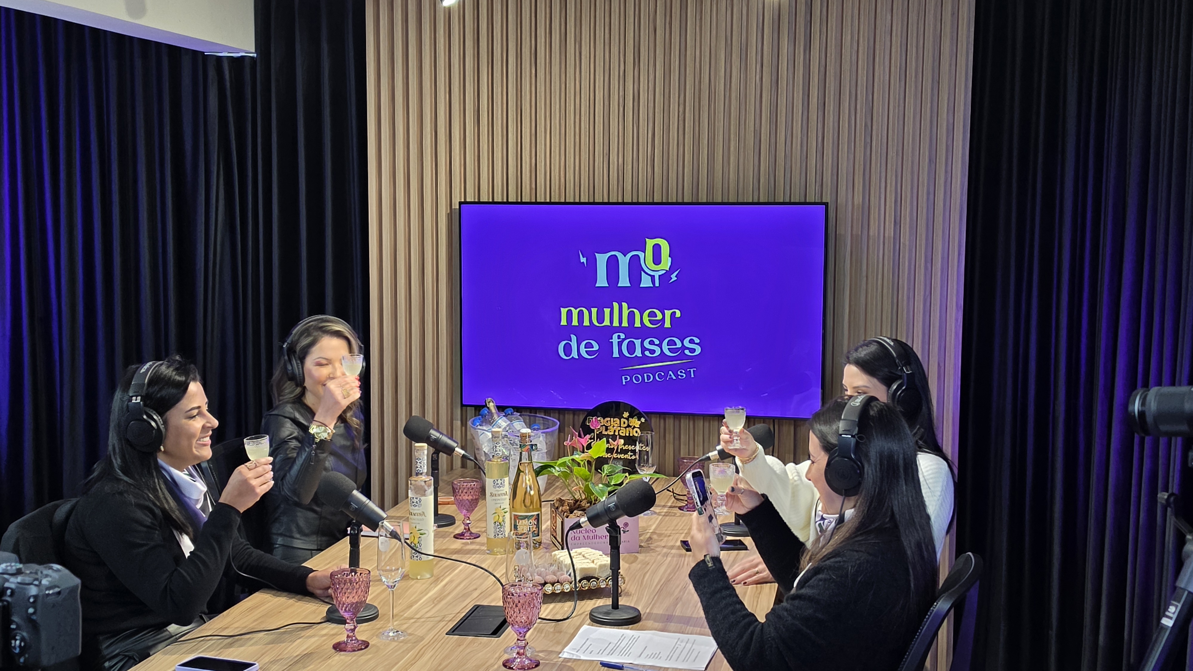 Projeto Mulher de Fases durante gravação especial