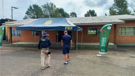 PRF realiza opera&ccedil;&atilde;o de sa&uacute;de para motoristas em Vacaria