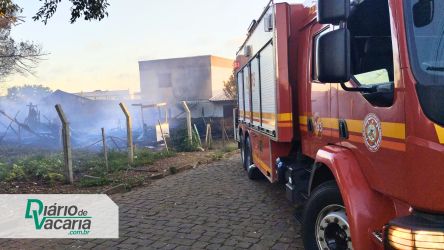 Seis adultos e quatro crian&ccedil;as moradores da casa conseguiram escapar ilesos.