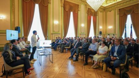 Leite volta a discutir aumento do ICMS ap&oacute;s reuni&atilde;o com empres&aacute;rios