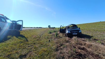 Capotamento na ERS-456 deixa tr&ecirc;s feridos