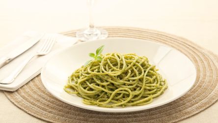 Como preparar o Espaguete ao Pesto Genovês em 20 minutos